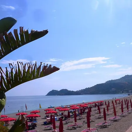 Daire Seafront Garden House Taormina