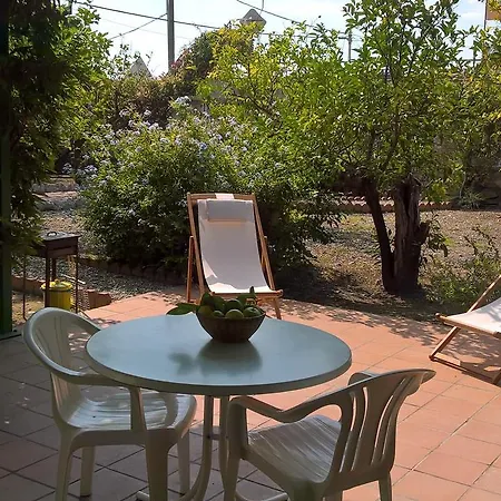Daire Seafront Garden House *
