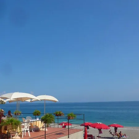 Daire Seafront Garden House Taormina